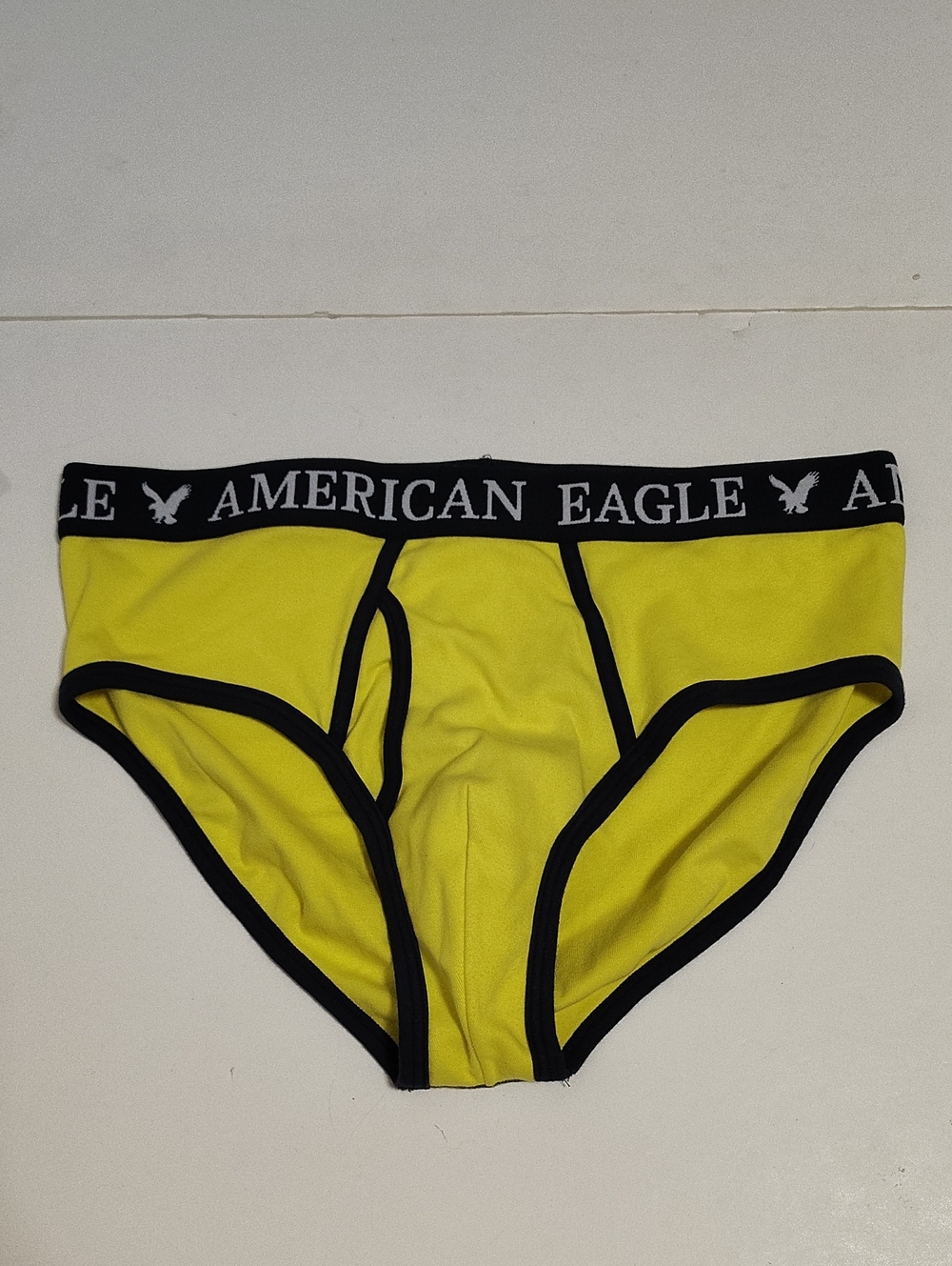 Vtg American Eagle Outfitters Men’s Yellow Briefs with Black Trim - Size L/G